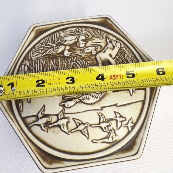 Avon 1980 Ceramic Trinket Box Handcrafted in Brazil Duck Relief Nature Scene - Picture 9 of 10